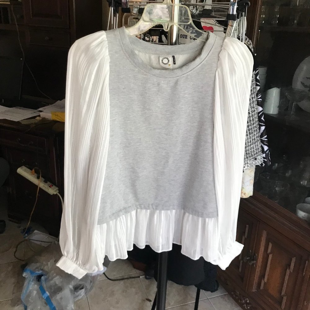 Cute Sweatshirt Top w/sheer sleeves and trim, Size XS
